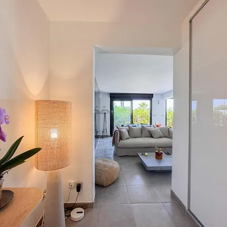 Pieds Dans L'eau Apartment *