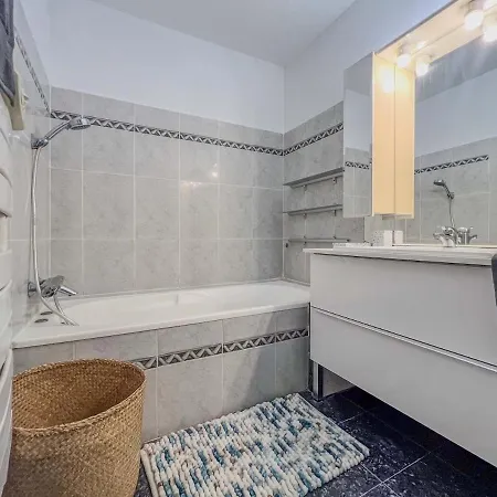 Pieds Dans L'eau Apartment *