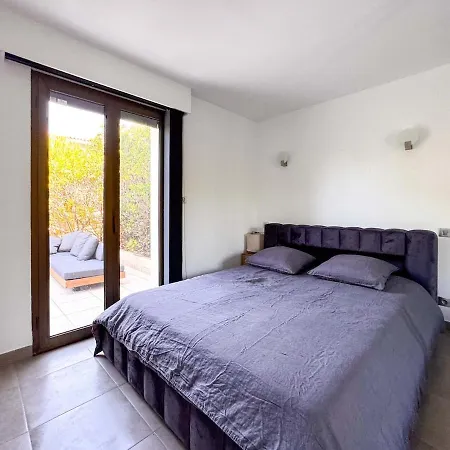 Pieds Dans L'eau Apartment *