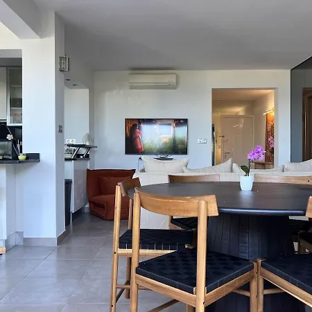 Pieds Dans L'eau * ليه ليكيه