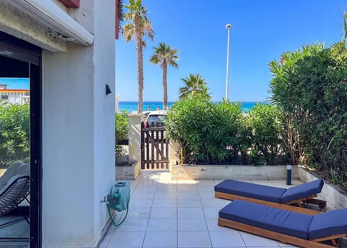 Pieds Dans L'eau ليه ليكيه